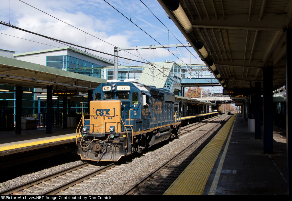 L001 with CSXT 6225 at Rt. 128 Station